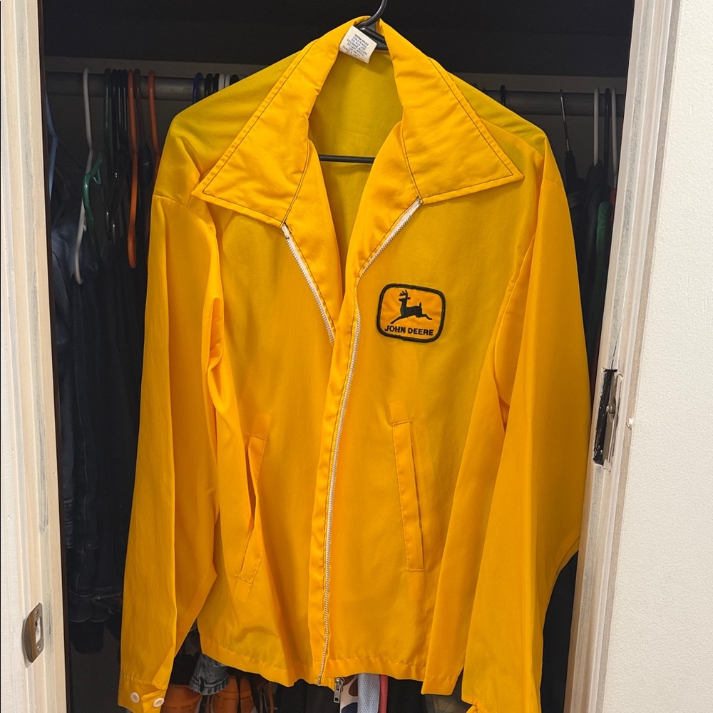 John Deere Vintage Yellow light rain jacket with patch. Great shape. Mens XL